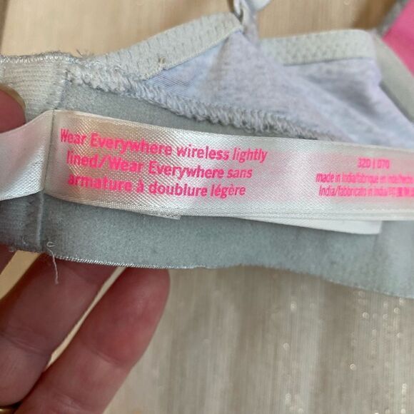 Pink Victoria’s Secret Wear Everywhere Wireless Lightly Bra Size 32D - Picture 9 of 9